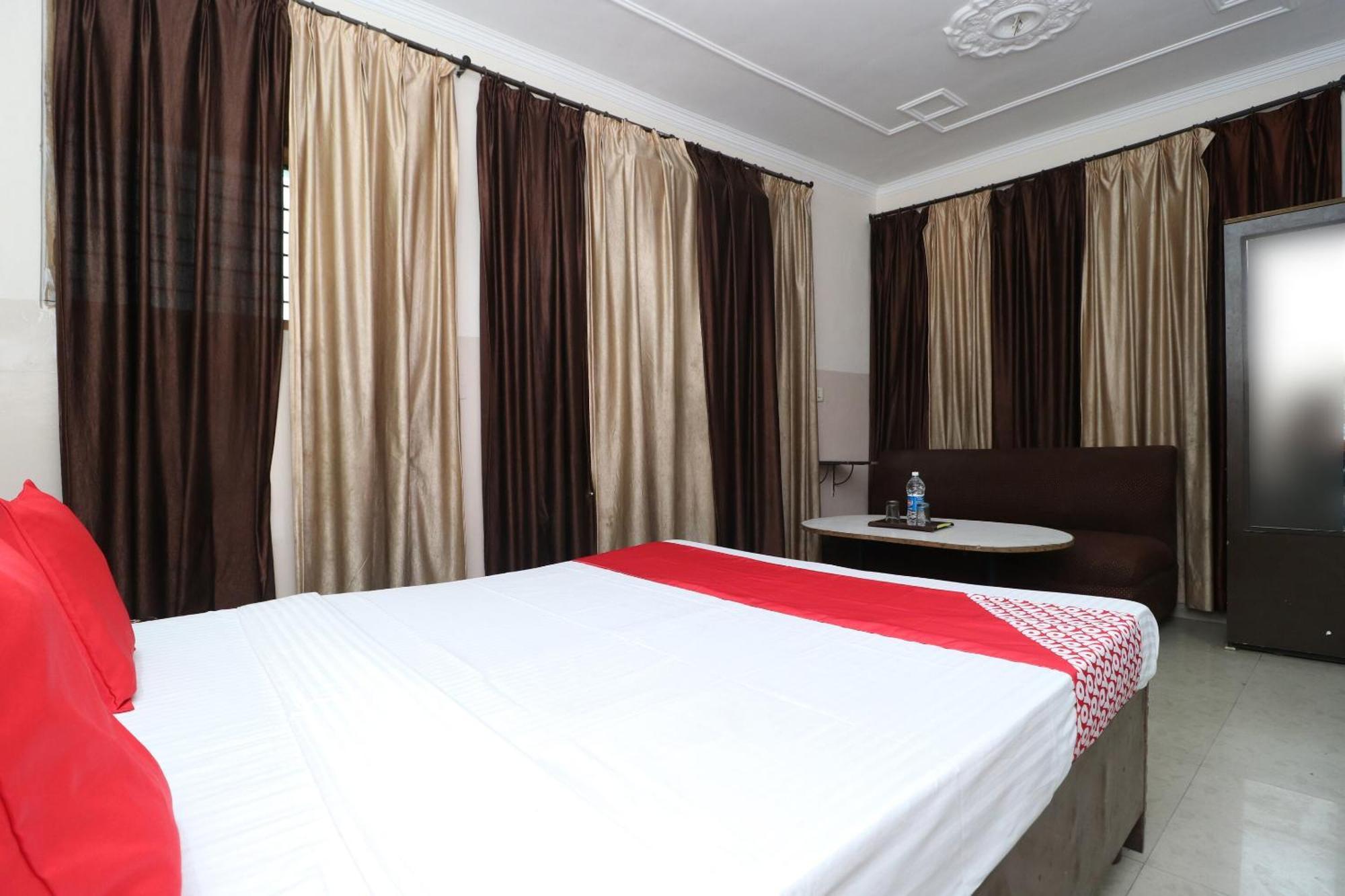 โอโย 35920 อโศก เรซิเดนซี Hotel จัณฑีครห์ ภายนอก รูปภาพ